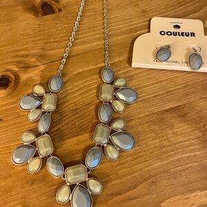 Necklace set with matching earrings- couleur